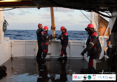 Figure 4a: Alis crew pulling the trawling net out of the water.